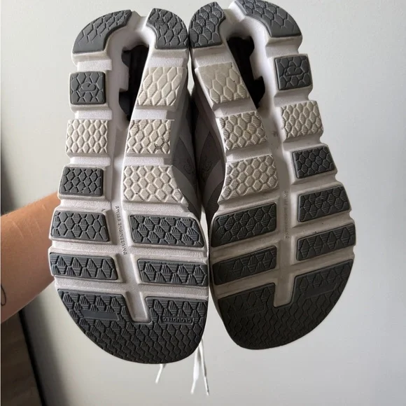 Gently Used OnCloud Cloudrunner Shoes - Picture 6 of 6